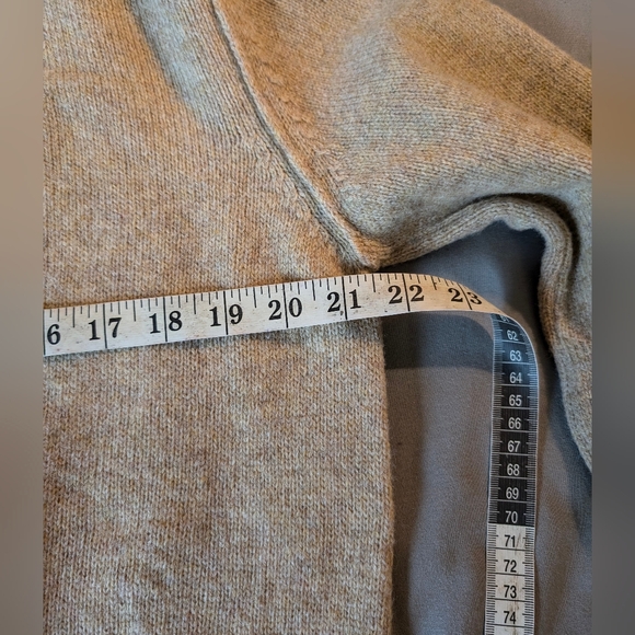 Chloe Beige Wool Deep V Cardigan w/Pockets & Buttons - Picture 9 of 11